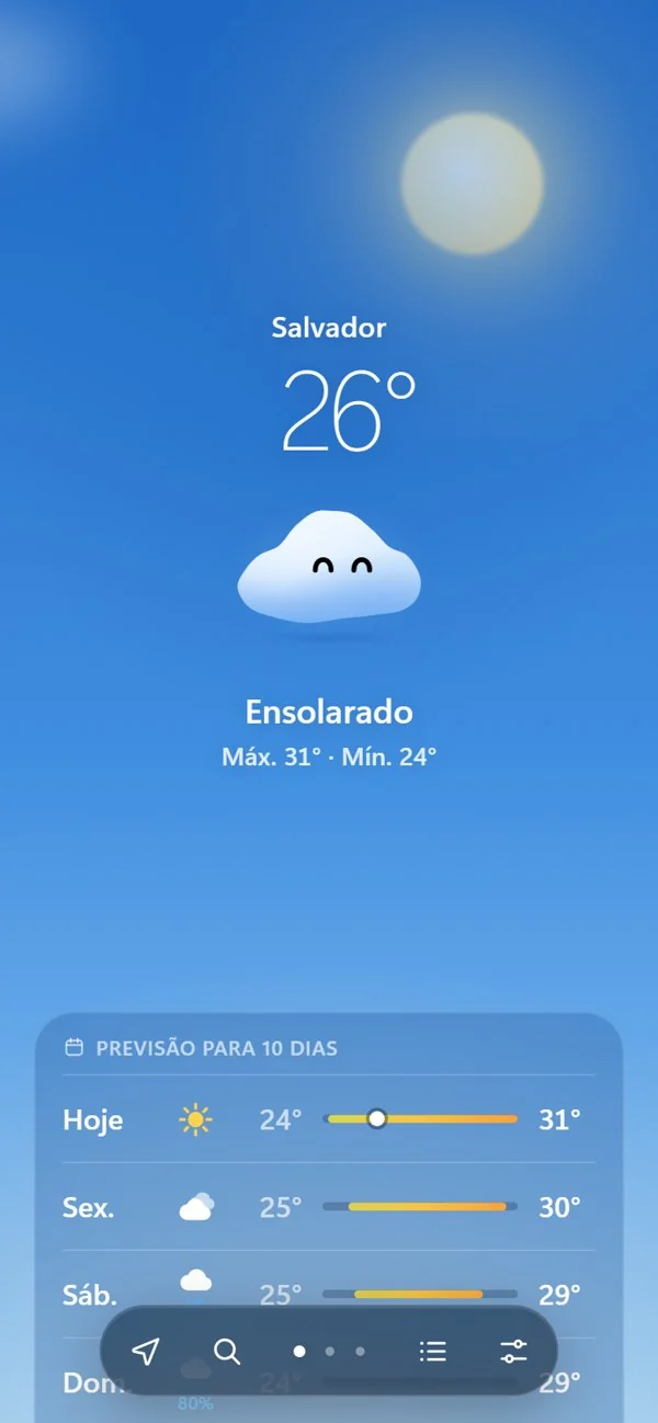 Climinha feliz em um dia ensolarado.